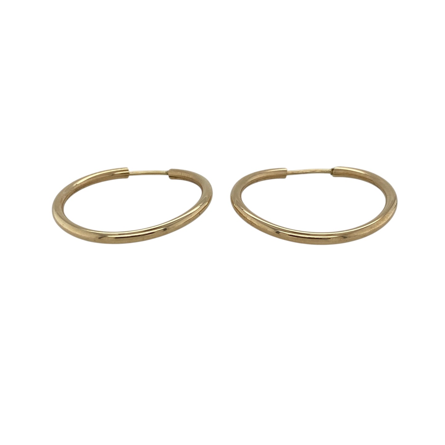 Add a timeless and practical piece to your jewellery collection with these pre-owned 9ct yellow gold plain sleeper hoop earrings, offering classic style with a slightly more substantial feel—perfect for everyday wear.

Design: The earrings feature a traditional sleeper hoop design with a smooth, rounded shape, creating a clean and understated look.
Material: Made from 9-carat yellow gold, they have a polished finish that enhances their warm tone and classic appeal.