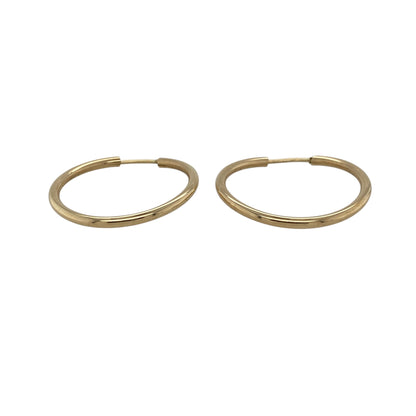 Add a timeless and practical piece to your jewellery collection with these pre-owned 9ct yellow gold plain sleeper hoop earrings, offering classic style with a slightly more substantial feel—perfect for everyday wear.

Design: The earrings feature a traditional sleeper hoop design with a smooth, rounded shape, creating a clean and understated look.
Material: Made from 9-carat yellow gold, they have a polished finish that enhances their warm tone and classic appeal.