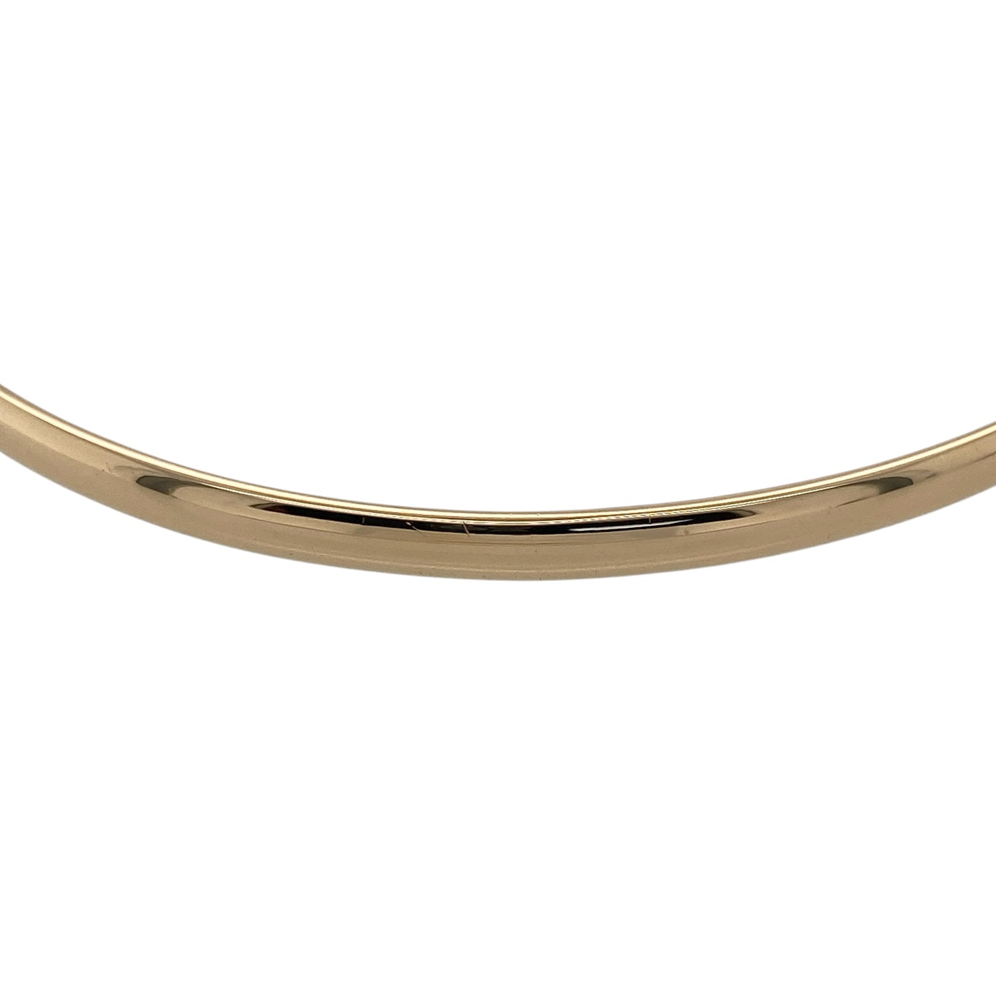 Add a timeless and versatile piece to your jewellery collection with this pre-owned 9ct yellow gold solid plain bangle, offering classic simplicity with a slightly bolder profile—perfect for everyday wear or stacking.

Design: The bangle features a smooth, rounded profile with a plain polished finish, creating a clean and elegant look.
Material: Made from 9-carat yellow gold, it has a polished surface that enhances its warm tone and timeless appeal.