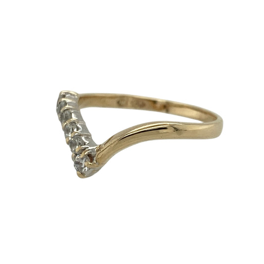 Add a touch of sparkle to your jewellery collection with this pre-owned 9ct yellow gold cubic zirconia set wishbone ring, combining a classic shape with a modern finish—perfect for everyday wear or stacking.

Design: The ring features a graceful wishbone shape, set with cubic zirconia stones along the front to create a light-catching and elegant look.
Material: Made from 9-carat yellow gold, it has a polished finish that enhances its warm tone and complements the brilliance of the stones.