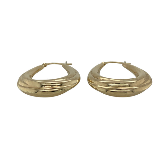 Add a stylish and elegant touch to your jewellery collection with these pre-owned 9ct yellow gold twisted oval creole earrings, combining classic shape with a modern twist—perfect for everyday wear or special occasions.

Design: The earrings feature an oval creole shape with a twisted design, creating a flowing and eye-catching look that reflects light beautifully.
Material: Made from 9-carat yellow gold, they have a polished finish that enhances their warm tone and highlights the twisted detail.