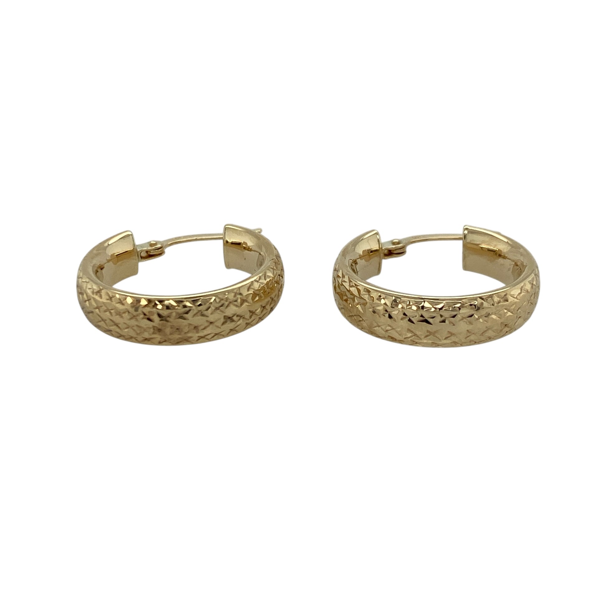 Add a touch of texture and classic style to your jewellery collection with these pre-owned 9ct yellow gold textured hoop creole earrings, offering a timeless look with added detail—perfect for everyday wear or elevating your outfit.

Design: The earrings feature a traditional hoop creole shape with a textured finish, creating subtle sparkle and visual interest as they catch the light.