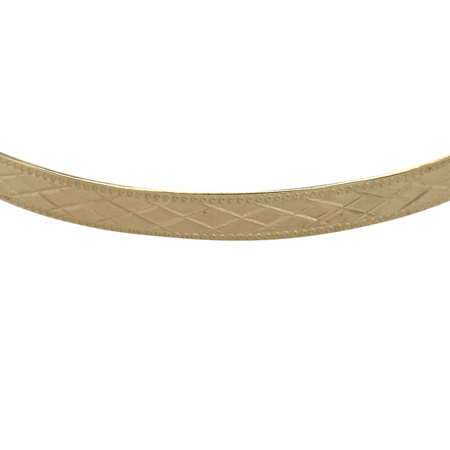 Add a stylish and practical piece to your jewellery collection with this pre-owned 9ct yellow gold patterned expanding bangle, combining classic design with everyday wearability—perfect for stacking or wearing alone.

Design: The bangle features a mid-width profile with an all-over patterned finish, creating a textured and light-catching appearance.
Material: Made from 9-carat yellow gold, it has a polished and patterned surface that enhances its warm tone and decorative detail.