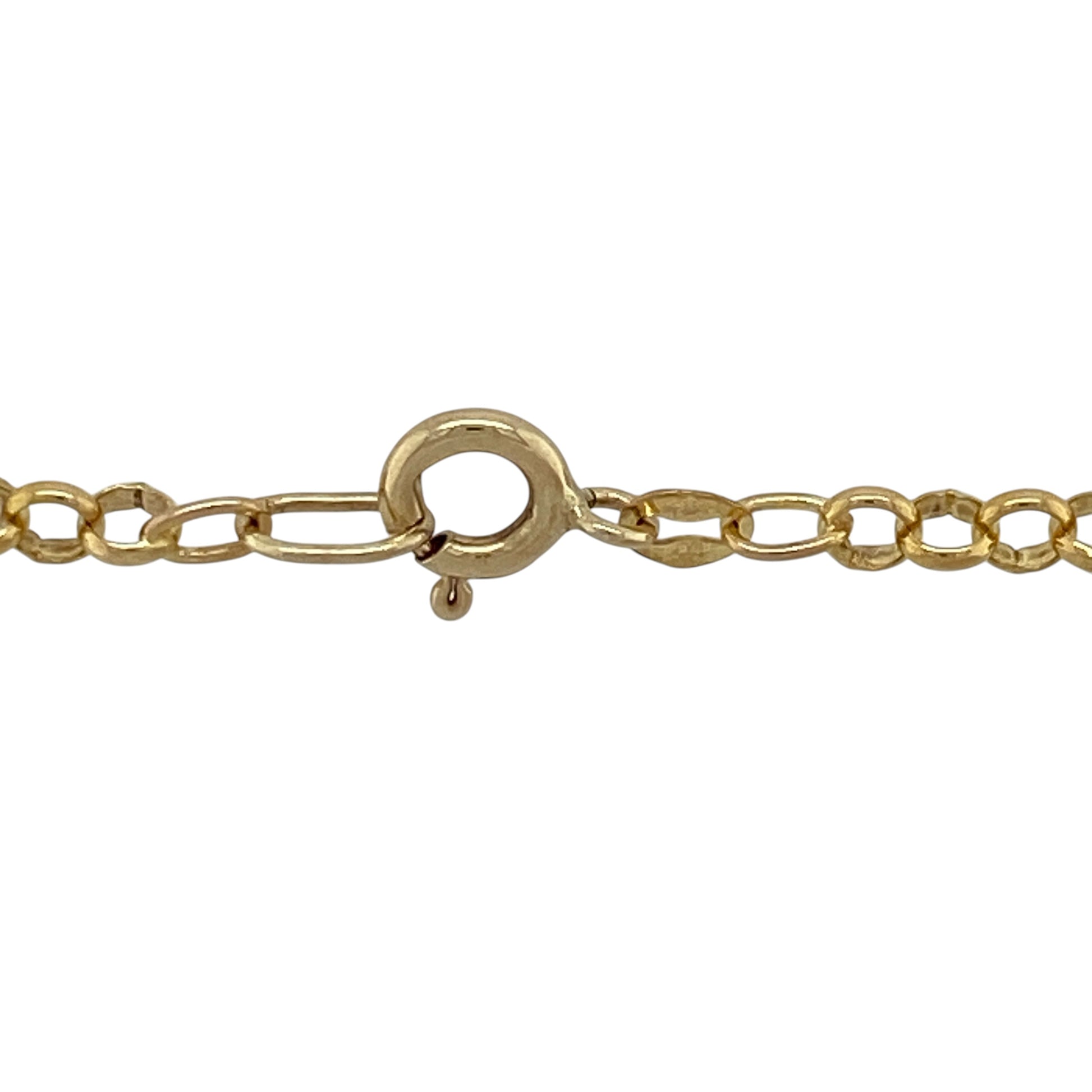Add a classic and versatile piece to your jewellery collection with this pre-owned 9ct yellow gold 18" belcher chain, offering timeless style with a slightly bolder profile—perfect for everyday wear or pairing with a pendant.

Design: The chain features a traditional belcher link design, with uniform round links that create a simple and enduring look.
Material: Made from 9-carat yellow gold, it has a polished finish that enhances its warm tone and classic appeal.