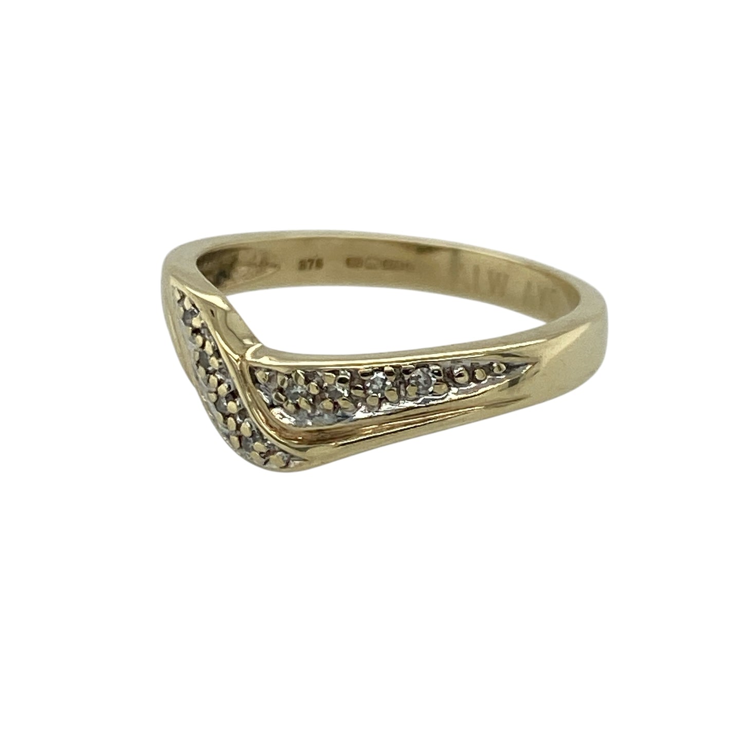 Add a touch of elegance to your jewellery collection with this pre-owned 9ct yellow gold diamond set curved wishbone ring, combining classic style with delicate sparkle—perfect for everyday wear or stacking.

Design: The ring features a graceful curved wishbone shape, set with diamonds along the front to create a refined and light-catching look.
Material: Made from 9-carat yellow gold, it has a polished finish that enhances its warm tone and complements the brilliance of the diamonds.
