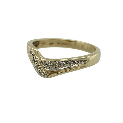 Add a touch of elegance to your jewellery collection with this pre-owned 9ct yellow gold diamond set curved wishbone ring, combining classic style with delicate sparkle—perfect for everyday wear or stacking.

Design: The ring features a graceful curved wishbone shape, set with diamonds along the front to create a refined and light-catching look.
Material: Made from 9-carat yellow gold, it has a polished finish that enhances its warm tone and complements the brilliance of the diamonds.