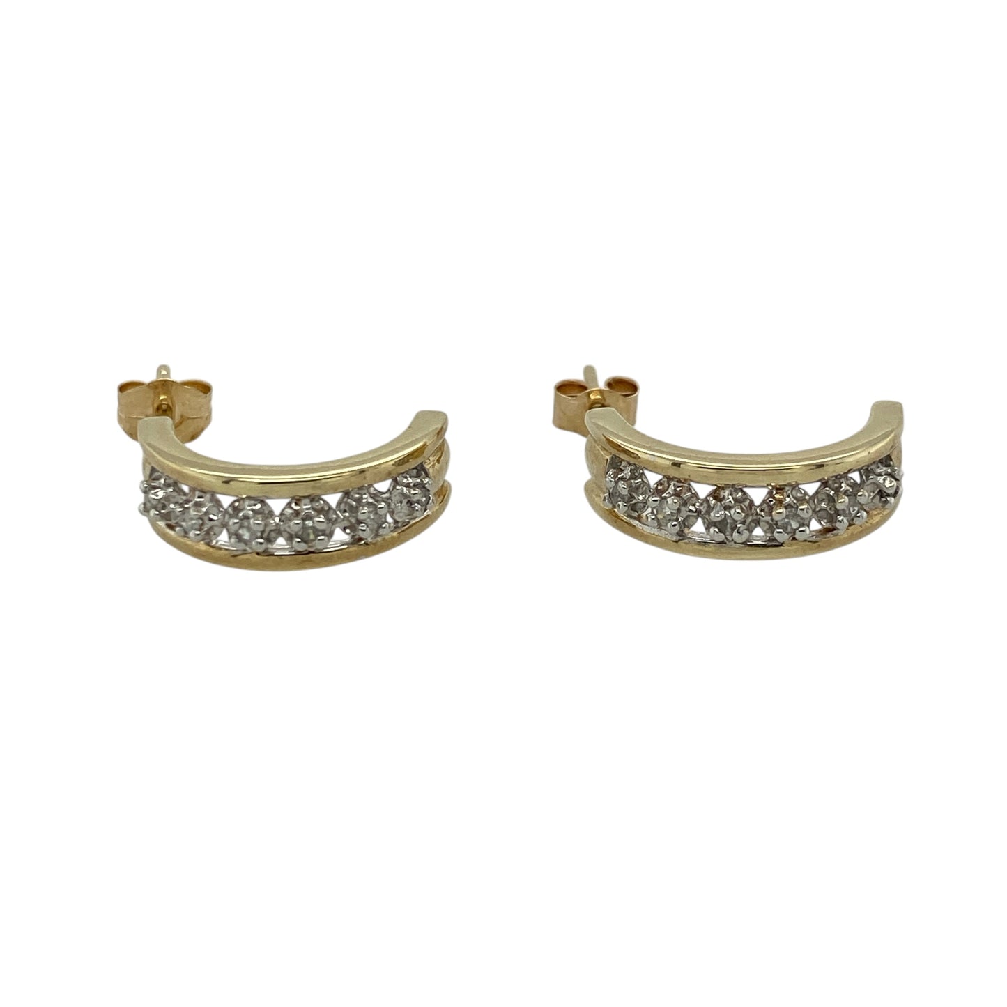 Add a touch of classic sparkle to your jewellery collection with these pre-owned 9ct yellow gold diamond set curved half hoop stud earrings, combining timeless design with elegant detail—perfect for everyday wear or special occasions.

Design: The earrings feature a curved half hoop style, set with diamonds along the front to create a sleek and light-catching look.