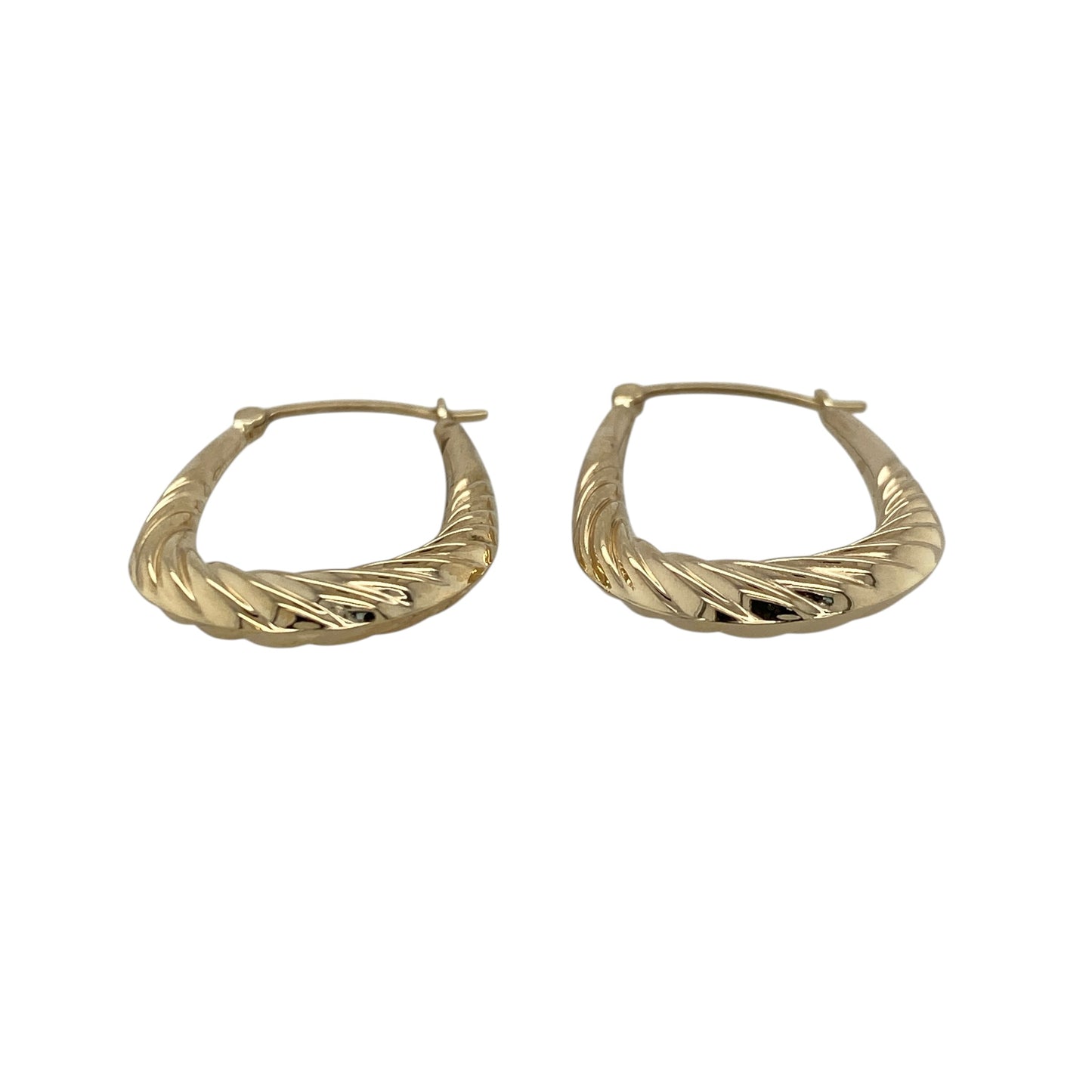 Add a stylish and elegant touch to your jewellery collection with these pre-owned 9ct yellow gold twisted oval creole earrings, combining classic shape with a modern twist—perfect for everyday wear or special occasions.

Design: The earrings feature an oval creole shape with a twisted design, creating a flowing and light-catching look that adds subtle texture.
Material: Made from 9-carat yellow gold, they have a polished finish that enhances their warm tone and highlights the twist detail.