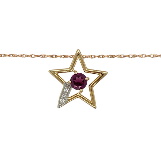 Add a touch of colour and sparkle to your jewellery collection with this pre-owned 9ct yellow gold pink tourmaline and cubic zirconia set star pendant on an 18" rose gold Prince of Wales chain necklace, combining playful design with elegant detail—perfect for everyday wear or special occasions.

Design: The necklace features a star-shaped pendant set with a central pink tourmaline, accented by cubic zirconia for added sparkle, suspended from a Prince of Wales chain for a refined finish.