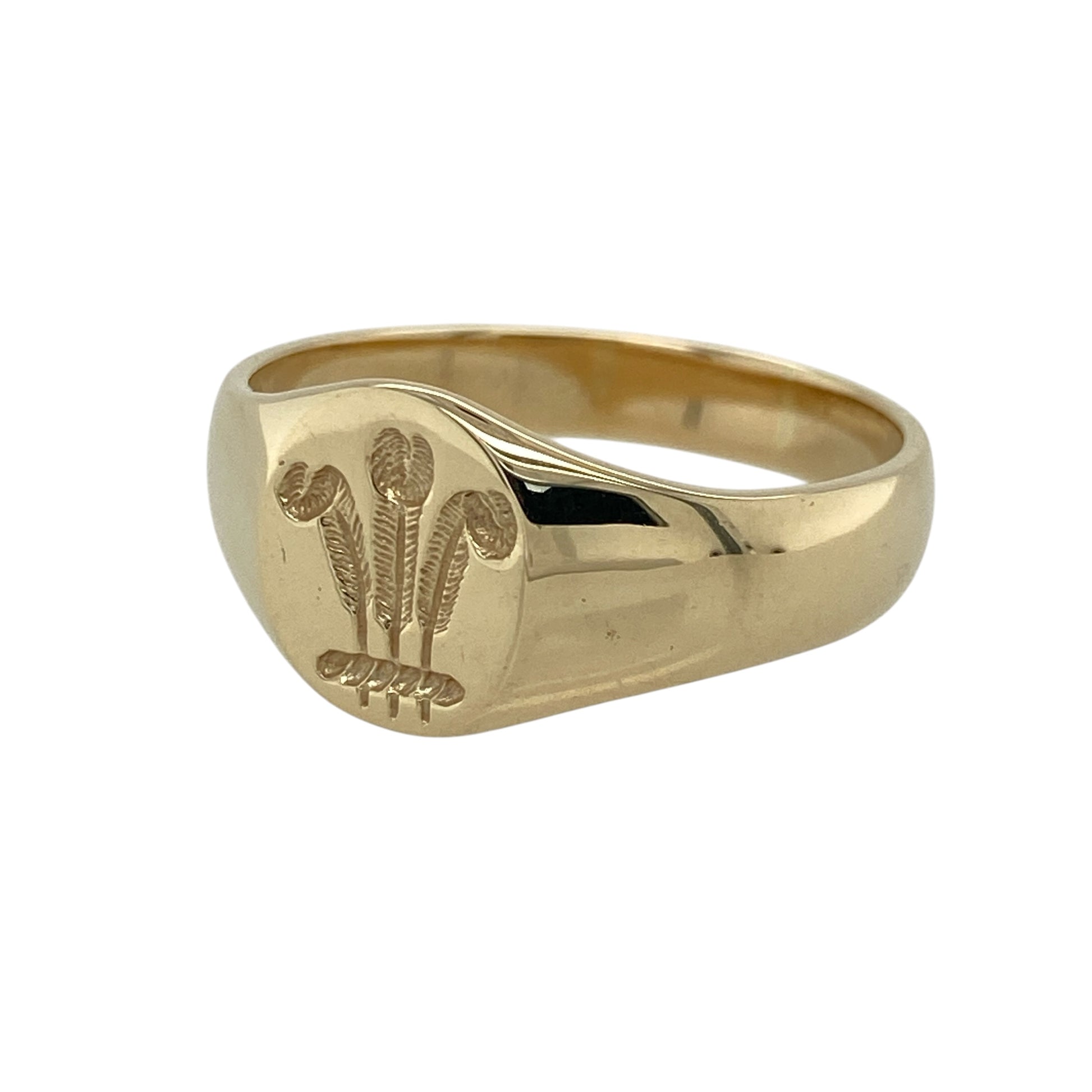 Add a bold and meaningful piece to your jewellery collection with this pre-owned 9ct yellow gold Welsh Three Feathers oval signet ring, combining heritage symbolism with classic style—perfect for everyday wear or making a statement.

Design: The ring features a traditional oval signet face displaying the iconic Welsh Three Feathers motif, symbolising strength and heritage, with a timeless and eye-catching appearance.