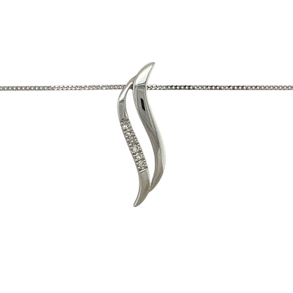 Add modern elegance and subtle sparkle to your jewellery collection with this pre-owned 9ct white gold diamond set two strand wave pendant necklace—perfect for everyday wear or layering.

Design: This pendant features a graceful two strand wave design, creating a flowing and contemporary look accented with sparkling diamonds for added brilliance. The pendant measures approximately 2.2cm in length, offering a delicate yet eye-catching presence.