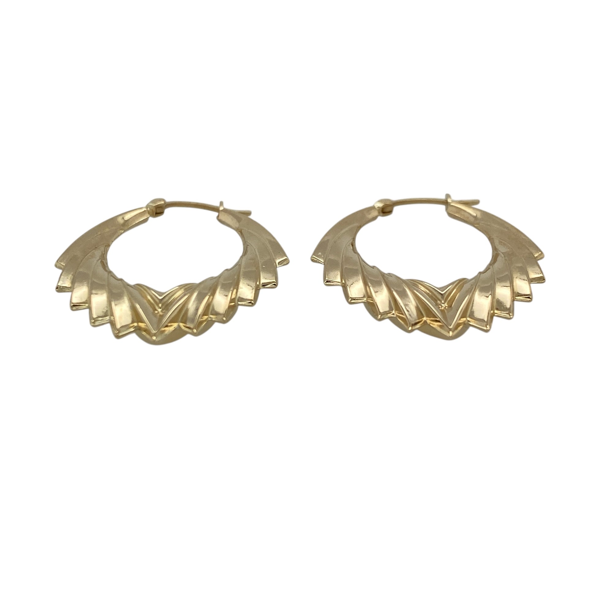 Add a bold touch of texture to your jewellery collection with these pre-owned 9ct yellow gold spiky textured oval creole earrings—an eye-catching and stylish choice for everyday wear or dressing up.

Design: These creole earrings feature an oval shape with a distinctive spiky textured finish, creating a striking look that catches and reflects the light beautifully.
Material: Made from 9-carat yellow gold, the polished finish enhances the warm tone while highlighting the unique surface detail.