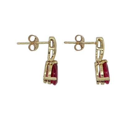 Add a touch of rich colour and timeless elegance to your jewellery collection with these pre-owned 9ct yellow gold diamond and ruby set stud earrings—perfect for both everyday wear and special occasions.

Design: These stud earrings feature beautifully shaped teardrop ruby gemstones, each measuring approximately 8mm by 6mm, accented with sparkling diamonds for added brilliance and a refined finish.