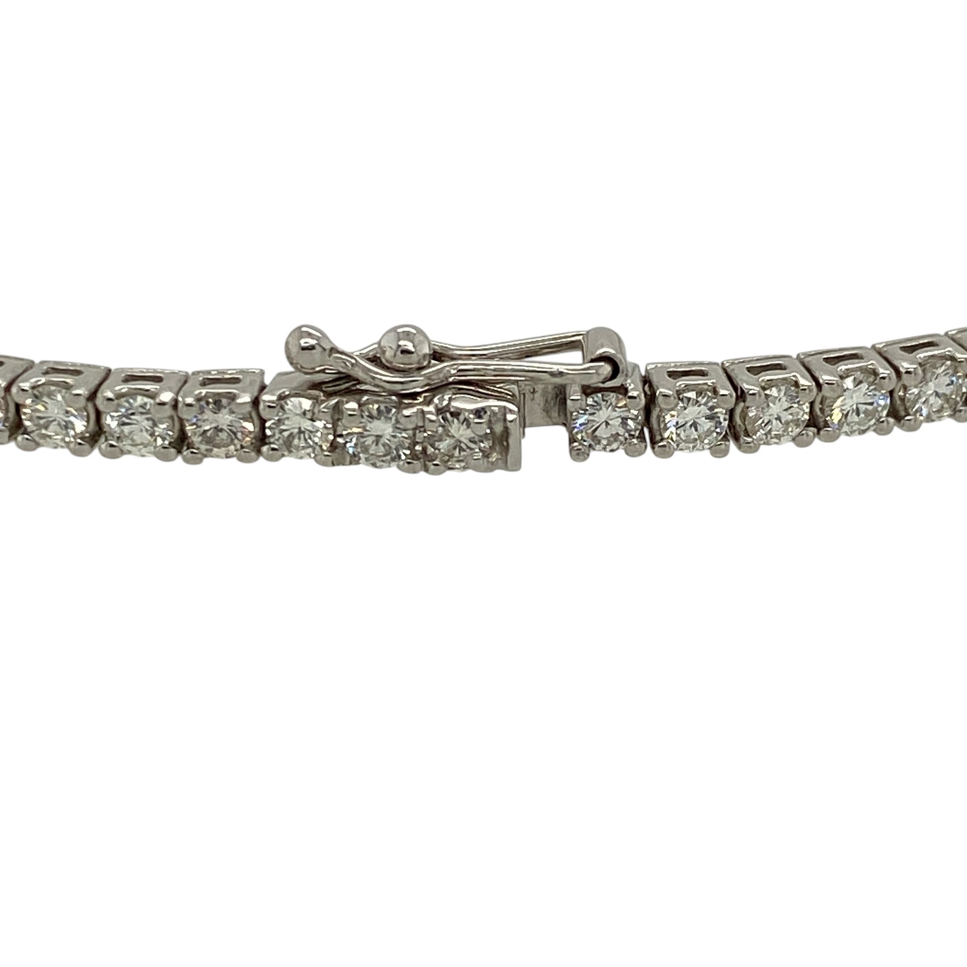 Add timeless luxury and exceptional sparkle to your jewellery collection with this pre-owned 18ct white gold diamond set tennis bracelet—an elegant and sophisticated piece perfect for special occasions or everyday refinement.

Design: This 7.25" tennis bracelet features a continuous row of sparkling diamonds, creating a sleek and fluid design that sits beautifully along the wrist with a classic and refined appearance.