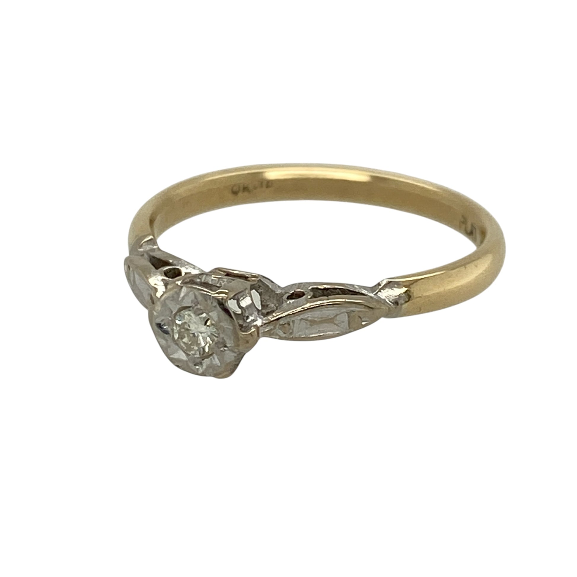 Add timeless elegance to your jewellery collection with this pre-owned 18ct yellow gold diamond set solitaire ring—an exquisite piece combining classic design with vintage-inspired detail.

Design: This solitaire ring features a sparkling diamond at its centre, enhanced by a platinum vintage-style setting that adds intricate detail and a refined, antique-inspired finish.