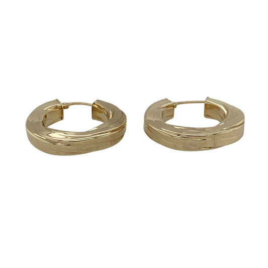 Add a modern twist to your jewellery collection with these pre-owned 9ct yellow gold squared twisted hoop creole earrings—an eye-catching and stylish choice perfect for everyday wear.

Design: These hoop creole earrings feature a unique squared shape with a twisted finish, creating a bold and contemporary look that catches the light beautifully.
Material: Made from 9-carat yellow gold, the polished finish enhances the warm golden tone while highlighting the distinctive twist detail.