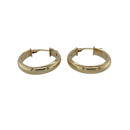 Add timeless simplicity to your jewellery collection with these pre-owned 9ct yellow gold plain oval creole earrings—an elegant and versatile choice perfect for everyday wear.

Design: These creole earrings feature a smooth oval shape with a clean and minimalist finish, offering a classic look that complements any style.
Material: Made from 9-carat yellow gold, the polished finish enhances the warm golden tone while maintaining a sleek and understated appearance.