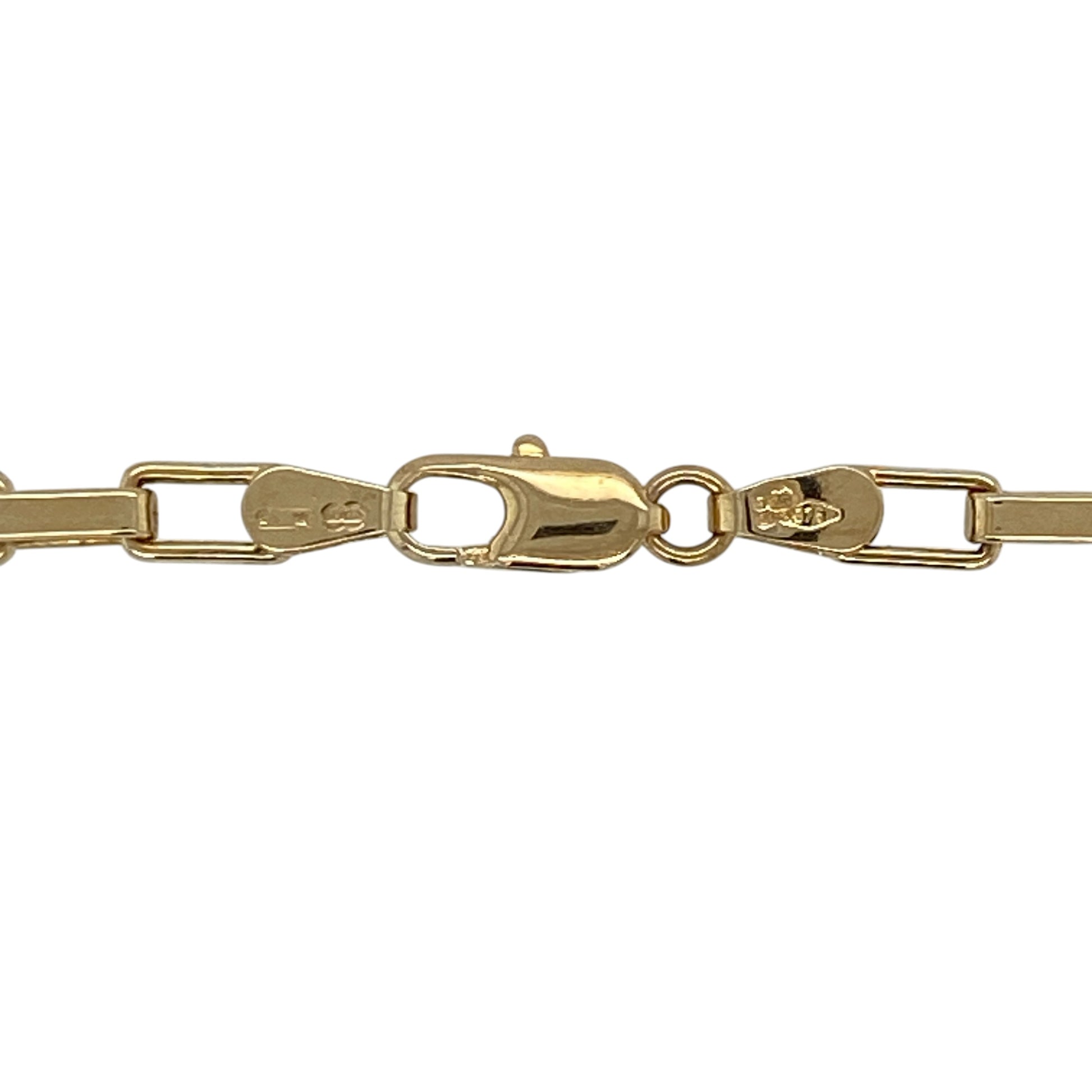 Add sleek style and everyday versatility to your jewellery collection with this pre-owned 9ct yellow gold long box chain—an elegant and durable piece perfect for wearing alone or with a pendant.

Design: This 18" chain features a classic box link design, with square-shaped links creating a smooth and structured look. The 2mm width offers a refined yet noticeable presence on the neckline.