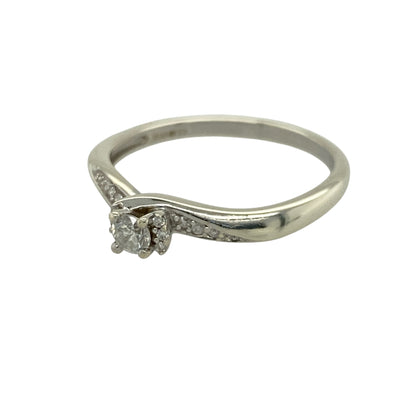 Add timeless sparkle and elegant detail to your jewellery collection with this pre-owned 9ct white gold diamond set solitaire ring—an eye-catching piece perfect for everyday wear or special occasions.

Design: This ring features a central brilliant-cut diamond, complemented by smaller diamonds set along the sides and shoulders, creating a balanced and radiant look with added depth and brilliance.