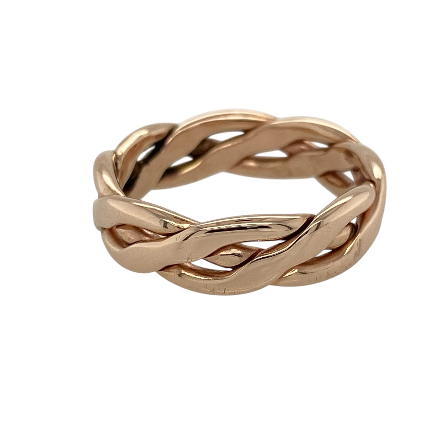 Add heritage-inspired elegance to your jewellery collection with this pre-owned 9ct rose gold Cymru Gold Celtic weave band ring—an eye-catching and meaningful piece perfect for everyday wear.

Design: This band ring features an intricate Celtic weave pattern across a 6mm wide band, creating a bold and continuous design that wraps seamlessly around the finger.