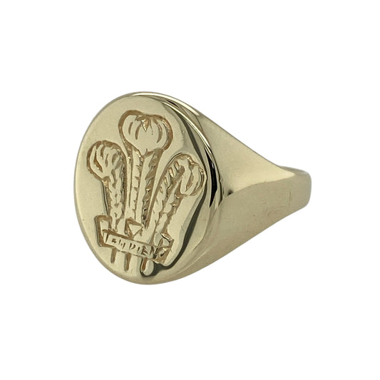 Add heritage-inspired style to your jewellery collection with this pre-owned 9ct yellow gold Welsh Three Feathers oval signet ring—an iconic and meaningful piece with timeless appeal.

Design: This signet ring features a classic oval face measuring approximately 15mm high, showcasing the traditional Welsh Three Feathers emblem in a bold and distinguished design.
Material: Made from 9-carat yellow gold, the polished finish enhances the detailing while adding a warm and traditional tone.