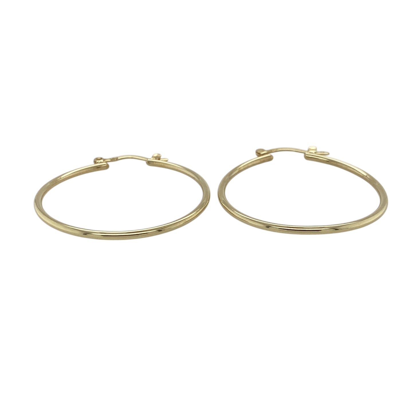 Add classic style to your jewellery collection with these pre-owned 9ct yellow gold plain hoop creole earrings—an elegant and versatile choice perfect for everyday wear.

Design: These hoop creole earrings feature a smooth, round shape with an approximate 29mm diameter, offering a timeless and flattering look that suits any style.
Material: Made from 9-carat yellow gold, the polished finish enhances the rich golden tone while maintaining a sleek and understated appearance.