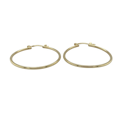 Add classic style to your jewellery collection with these pre-owned 9ct yellow gold plain hoop creole earrings—an elegant and versatile choice perfect for everyday wear.

Design: These hoop creole earrings feature a smooth, round shape with an approximate 29mm diameter, offering a timeless and flattering look that suits any style.
Material: Made from 9-carat yellow gold, the polished finish enhances the rich golden tone while maintaining a sleek and understated appearance.
