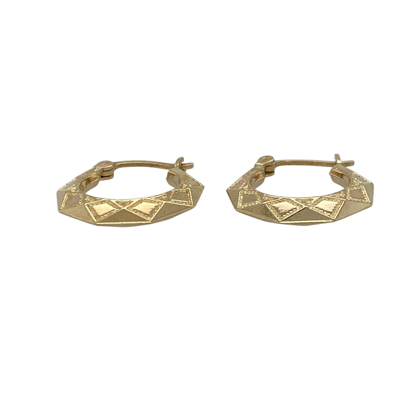 Add a unique geometric touch to your jewellery collection with these pre-owned 9ct yellow gold patterned hexagon shaped creole earrings—an elegant and distinctive choice for everyday wear.

Design: These creole earrings feature a hexagon shape with a patterned finish, creating a modern and eye-catching look that adds subtle texture and dimension.
Material: Made from 9-carat yellow gold, the polished finish enhances the warm golden tone while highlighting the detailed pattern.