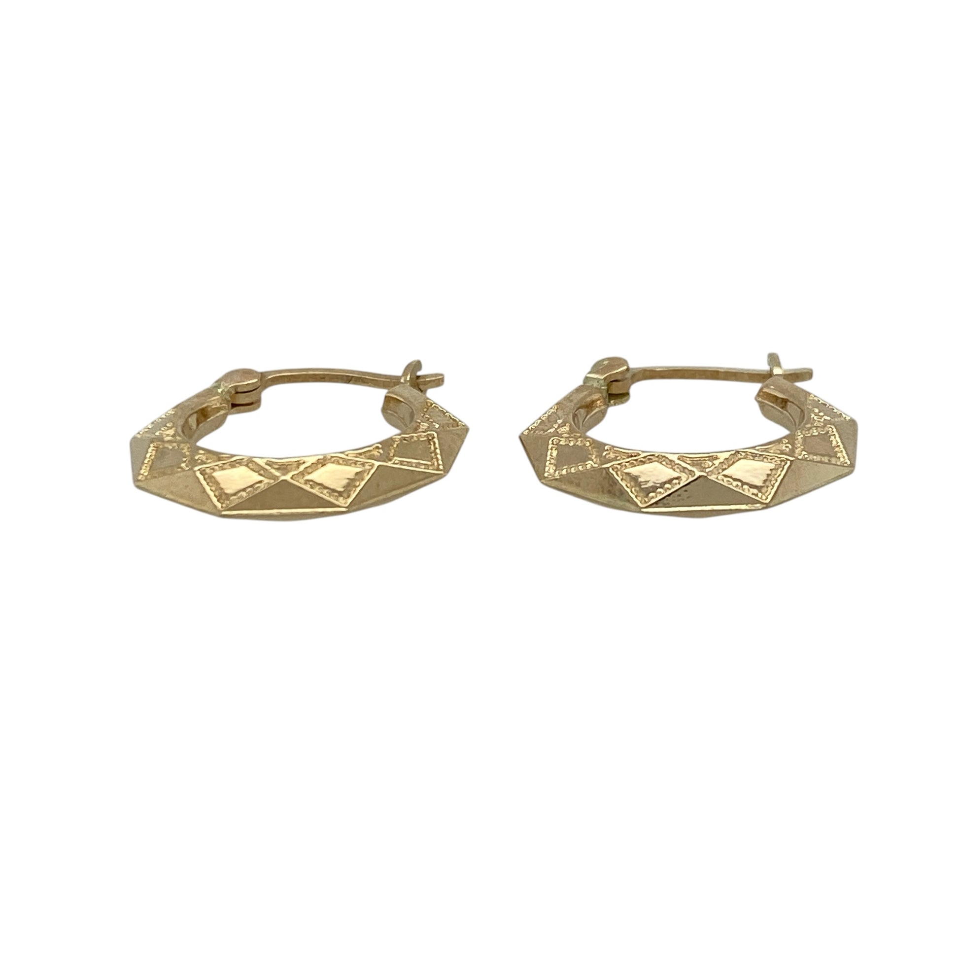 Add a unique geometric touch to your jewellery collection with these pre-owned 9ct yellow gold patterned hexagon shaped creole earrings—an elegant and distinctive choice for everyday wear.

Design: These creole earrings feature a hexagon shape with a patterned finish, creating a modern and eye-catching look that adds subtle texture and dimension.
Material: Made from 9-carat yellow gold, the polished finish enhances the warm golden tone while highlighting the detailed pattern.