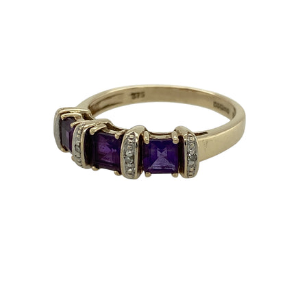 Add a touch of rich colour and elegant sparkle to your jewellery collection with this pre-owned 9ct yellow gold diamond and amethyst set band ring—an eye-catching piece perfect for everyday wear or special occasions.

Design: This band ring features square amethyst gemstones, each measuring approximately 4mm by 4mm, complemented by sparkling diamonds that create a balanced and refined look across the finger.