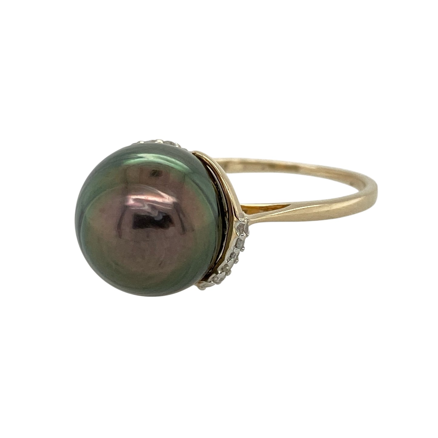 Add elegant sophistication to your jewellery collection with this pre-owned 9ct yellow gold diamond and grey pearl set ring—an eye-catching piece perfect for special occasions or refined everyday wear.

Design: This ring features a striking 12mm grey pearl as its centrepiece, complemented by a delicate two-petal flower style mount set with sparkling diamonds, creating a graceful and feminine finish.
