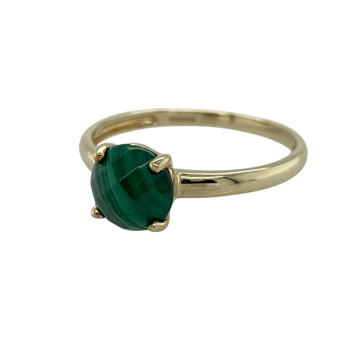 Add a bold touch of natural colour to your jewellery collection with this pre-owned 9ct yellow gold malachite set solitaire ring—an elegant and distinctive piece perfect for everyday wear.

Design: This ring features a round malachite stone measuring approximately 8mm in diameter, creating a striking focal point with its unique green banded pattern.
Material: Made from 9-carat yellow gold, the polished finish enhances the rich green tones of the malachite while adding a warm and classic appeal.
