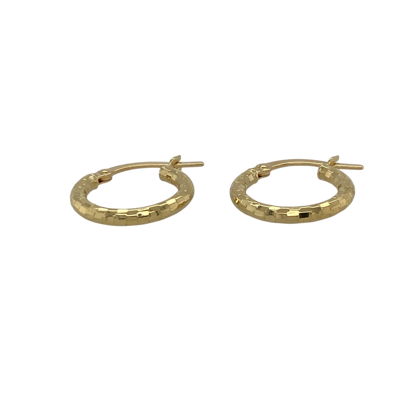 Add subtle texture and everyday elegance to your jewellery collection with these pre-owned 9ct yellow gold small hoop creole earrings—an easy-to-wear and stylish choice.

Design: These small hoop creole earrings feature a textured finish, creating a light-catching surface that adds depth and visual interest to a classic shape.
Material: Made from 9-carat yellow gold, the polished and textured finish enhances the warm golden tone while giving the earrings a refined look.