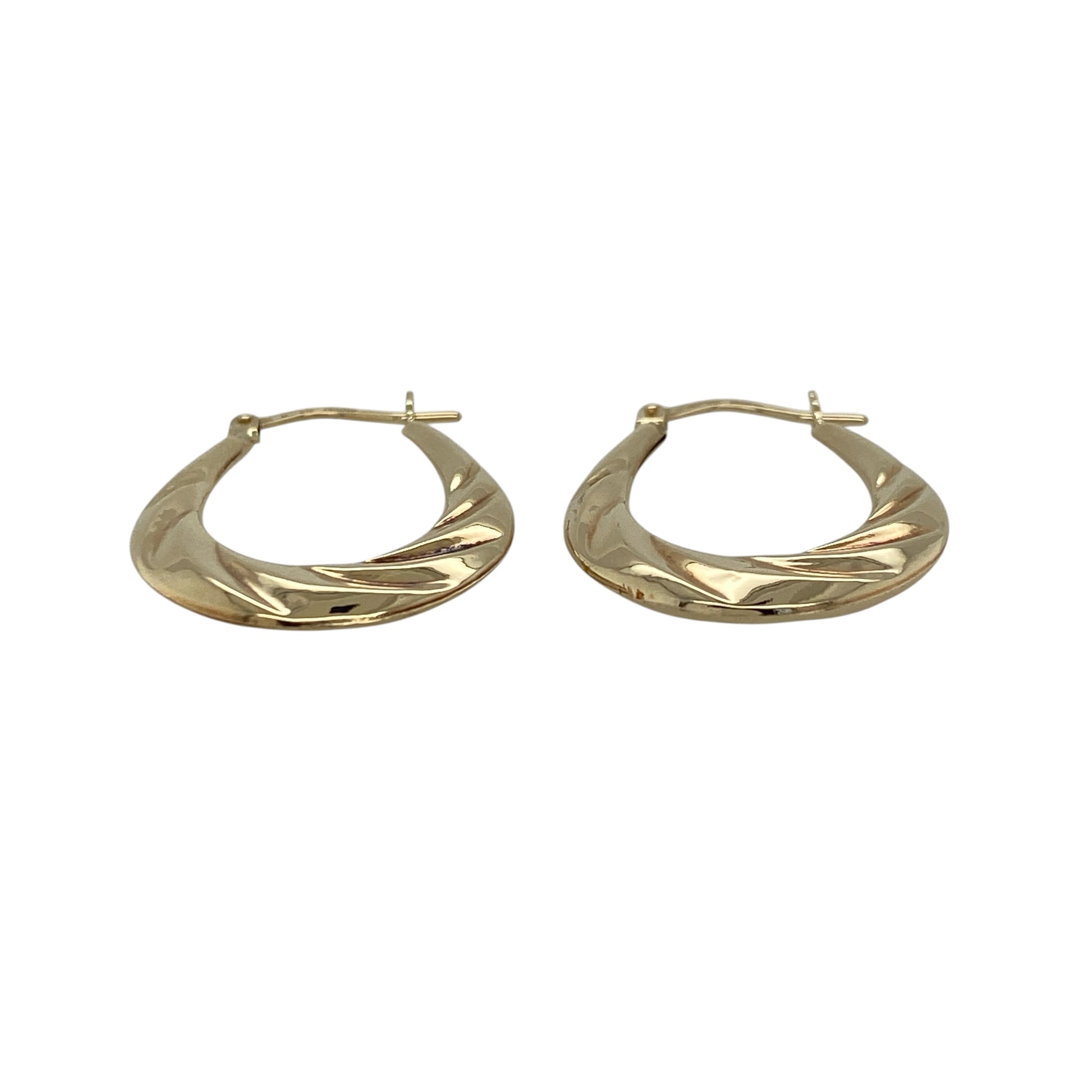 Add a touch of elegance and subtle texture to your jewellery collection with these pre-owned 9ct yellow gold twisted oval creole earrings—an easy-to-wear and stylish choice for everyday wear.

Design: These creole earrings feature a graceful oval shape with a twisted finish, creating a light-catching effect that adds depth and visual interest.
Material: Made from 9-carat yellow gold, the polished finish enhances the warm golden tone while highlighting the intricate twist detail.
