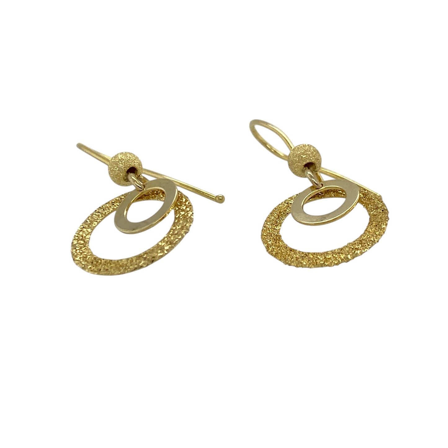 Add a touch of modern elegance and movement to your jewellery collection with these pre-owned 9ct yellow gold sparkle double circle drop earrings—an eye-catching and versatile choice for any occasion.

Design: These drop earrings feature a stylish double circle design, with interlinked rings that create a graceful and fluid look. The sparkle finish catches the light beautifully for added shimmer.
