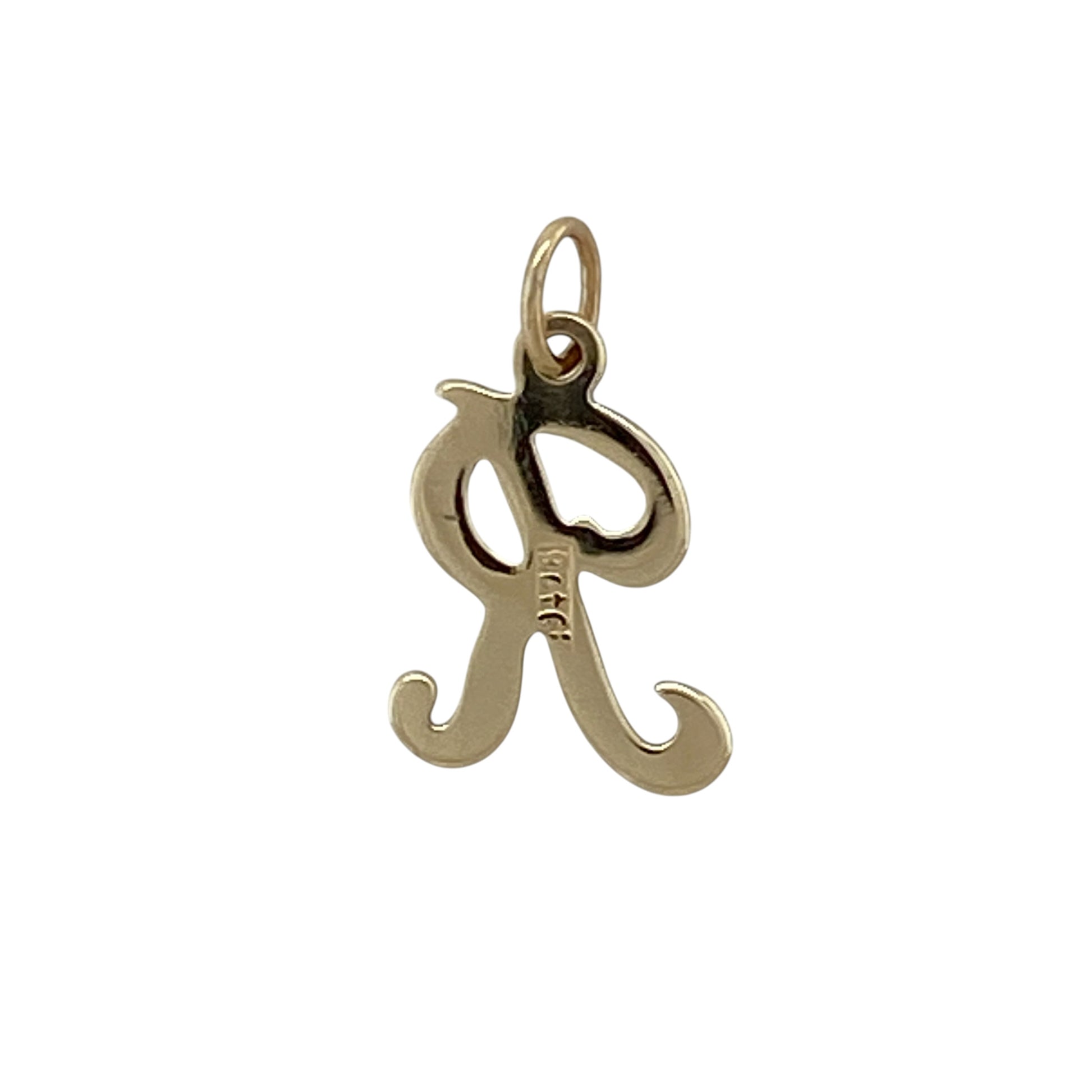 Add a personal touch to your jewellery collection with this pre-owned 9ct yellow gold initial “R” pendant—an elegant and meaningful piece perfect for everyday wear.

Design: This pendant features the letter “R” in a simple and classic style, making it a subtle yet stylish way to personalise your look.
Material: Made from 9-carat yellow gold, the polished finish enhances the warm golden tone while maintaining a clean and refined appearance.