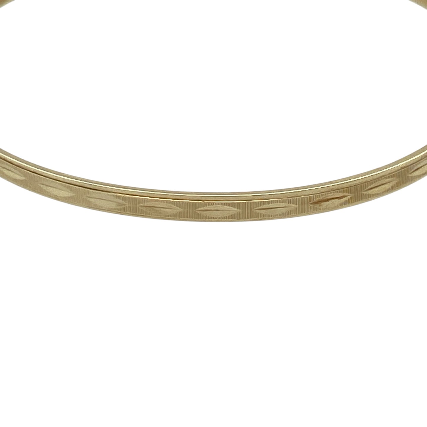Add a charming and thoughtful piece to your jewellery collection with this pre-owned 9ct yellow gold patterned expanding baby bangle—an elegant keepsake perfect for a special little one.

Design: This baby bangle features a delicate patterned finish across a slim 2mm wide band, offering a subtle decorative touch with a classic look.
Material: Made from 9-carat yellow gold, the polished finish enhances the warm golden tone while highlighting the fine detailing.