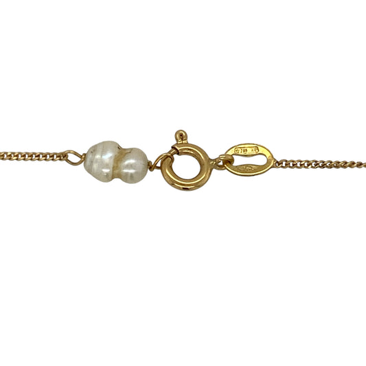 Add timeless elegance to your jewellery collection with this pre-owned 18ct yellow gold and pearl set necklace—an effortlessly refined piece perfect for any occasion.

Design: This necklace features ten blister-style pearls spaced evenly along the chain, each measuring approximately 7mm by 5mm, creating a balanced and graceful look across the neckline.
Material: Made from 18-carat yellow gold, the polished finish enhances the soft lustre of the pearls while adding a warm and luxurious touch.