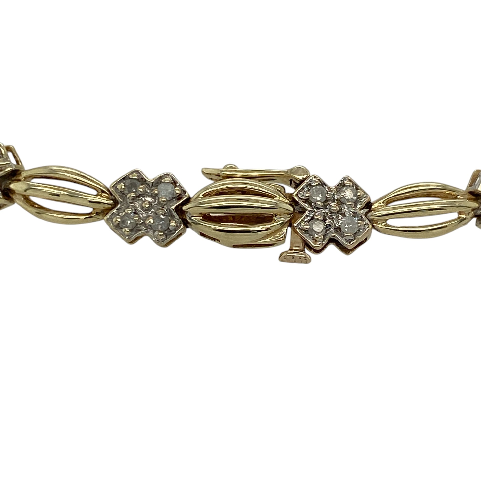 Add a meaningful touch of style to your jewellery collection with this pre-owned 9ct yellow gold diamond set cross link bracelet—an elegant and distinctive piece perfect for everyday wear.

Design: This 7" bracelet features cross-shaped links, creating a unique and symbolic design with a 5mm width that offers a noticeable yet refined presence on the wrist.
Material: Made from 9-carat yellow gold, the polished finish enhances the rich golden tone while complementing the sparkle of the diamond accents.