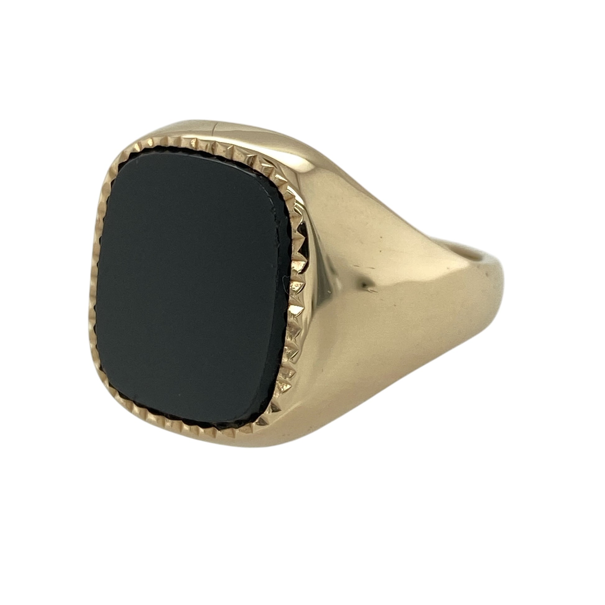 Make a bold statement with this pre-owned 9ct yellow gold onyx signet ring, featuring a striking dark gemstone and classic masculine styling—ideal for everyday wear or standout occasions.

Design: The ring showcases a rounded rectangular onyx measuring approximately 16mm by 14mm, offering a smooth polished surface with deep black tones for a timeless and powerful look.