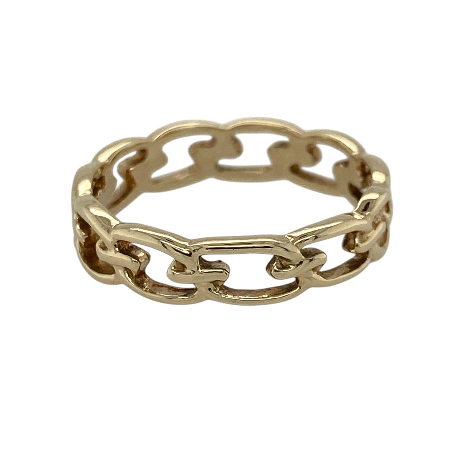 Add modern texture to your jewellery collection with this pre-owned 9ct yellow gold open link band ring, featuring a stylish openwork design—perfect for everyday wear or layering with other rings.

Design: The ring features an open link pattern throughout the band, creating a contemporary look with light, airy detailing that catches the eye.
Material: Made from 9ct yellow gold, the polished finish enhances the warm tone of the metal while highlighting the structure of the open links.