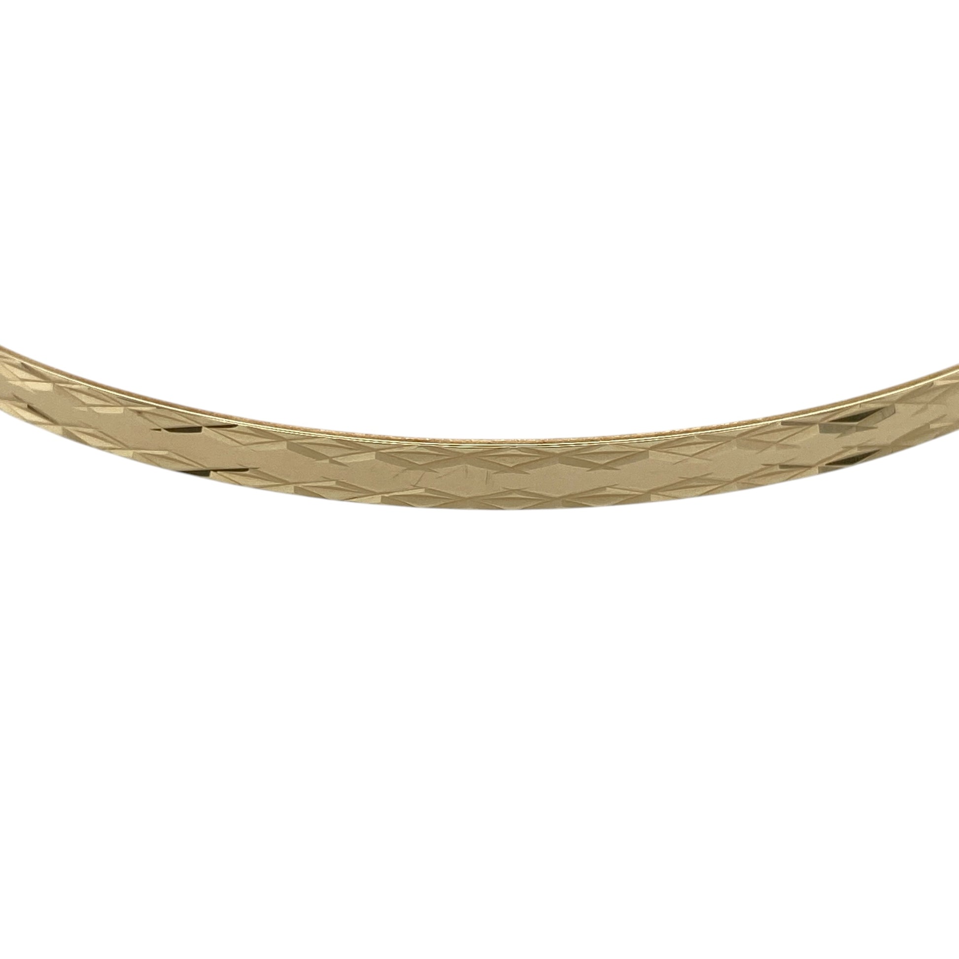 Add timeless elegance to your jewellery collection with this pre-owned 9ct yellow gold solid patterned bangle, featuring a classic design with subtle texture—perfect for everyday wear or stacking with other pieces.

Design: The bangle features a refined patterned finish along its surface, adding gentle texture and visual interest while maintaining a clean and classic look.