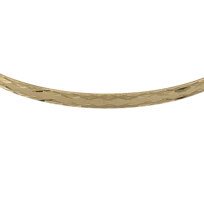 Add timeless elegance to your jewellery collection with this pre-owned 9ct yellow gold solid patterned bangle, featuring a classic design with subtle texture—perfect for everyday wear or stacking with other pieces.

Design: The bangle features a refined patterned finish along its surface, adding gentle texture and visual interest while maintaining a clean and classic look.