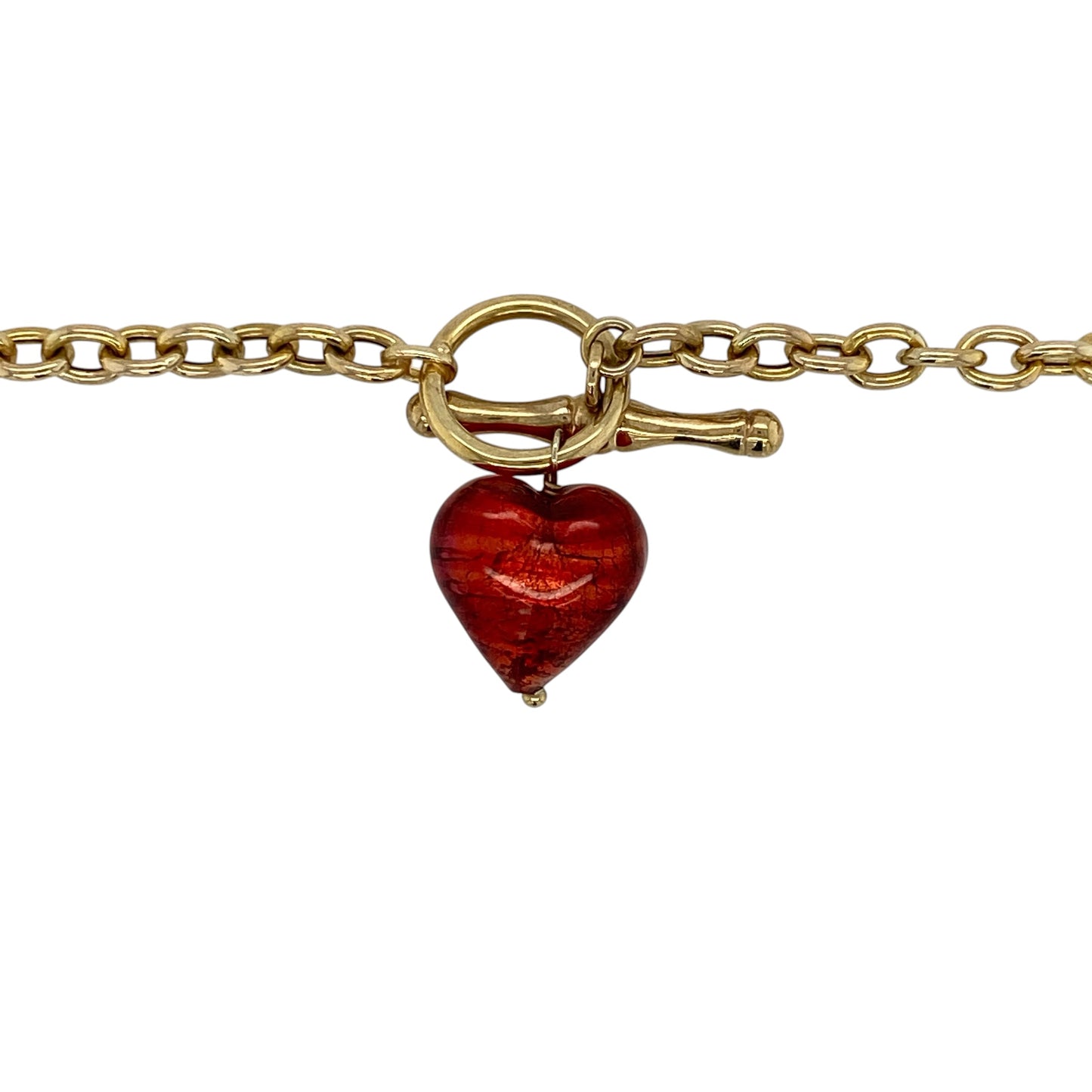Add a bold pop of colour to your jewellery collection with this pre-owned 9ct yellow gold red heart bead belcher T-bar necklace, featuring a striking design and classic styling—perfect for statement wear or everyday elegance.

Design: The necklace features a vibrant red glass heart bead measuring approximately 12mm, creating a standout focal point against the classic belcher chain.