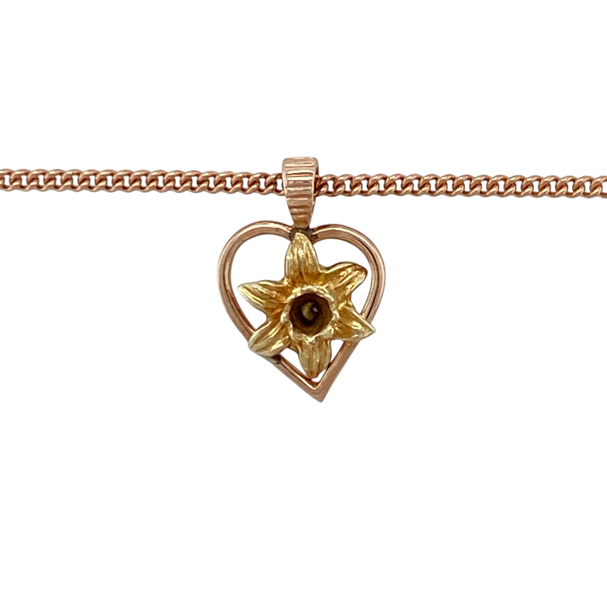 Add a touch of Welsh heritage and delicate beauty to your jewellery collection with this pre-owned 9ct yellow and rose gold daffodil heart pendant necklace, featuring a symbolic floral design—perfect for everyday wear or meaningful gifting.

Design: The pendant is styled as a heart adorned with a daffodil motif, symbolising Wales and new beginnings, with a soft blend of yellow and rose tones creating a charming and feminine look.