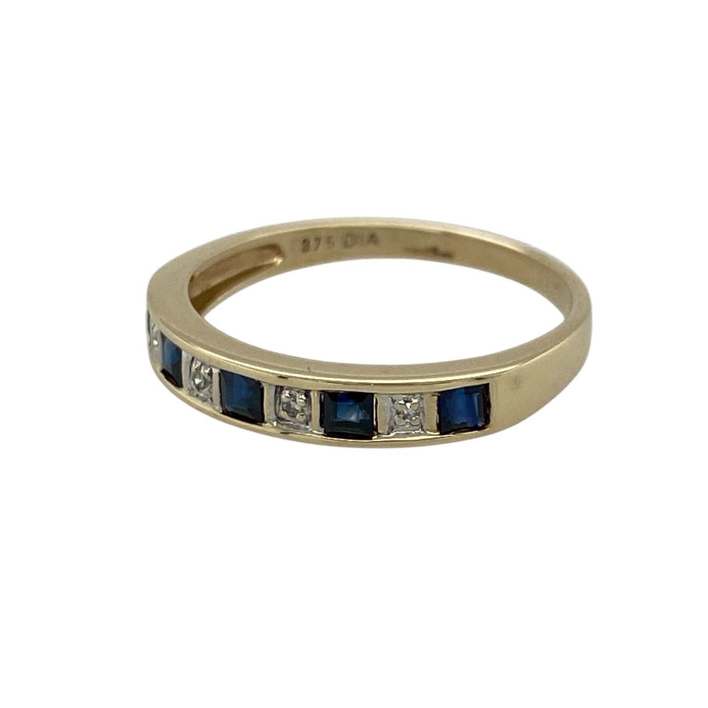 Add timeless elegance to your jewellery collection with this pre-owned 9ct yellow gold diamond and sapphire band ring, featuring classic gemstones and subtle sparkle—perfect for everyday wear or refined styling.

Design: The ring features a sleek band set with alternating sapphires and diamonds, creating a beautiful contrast of deep blue tones and delicate brilliance.