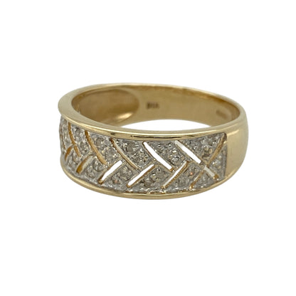 Add bold elegance to your jewellery collection with this pre-owned 14ct yellow and white gold diamond set patterned band ring, featuring a wide design with refined detailing—perfect for everyday wear or statement styling.

Design: The ring features a patterned wide band with diamond accents, creating a textured and eye-catching look with subtle sparkle throughout.
Material: Made from 14ct yellow and white gold, the contrasting tones enhance the design while highlighting the brilliance of the diamonds.