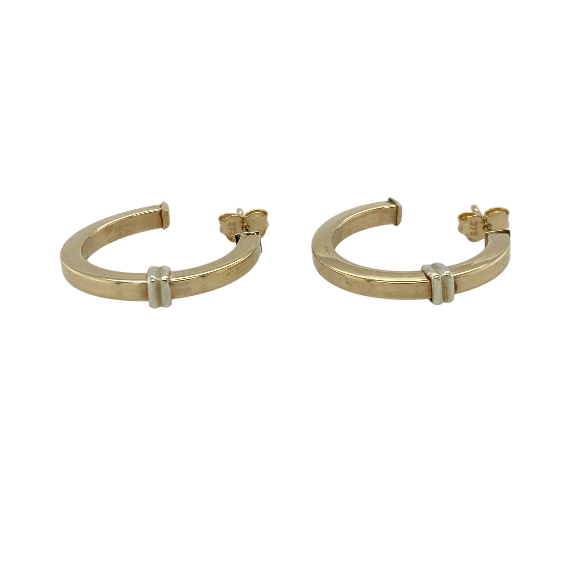 Add modern elegance to your jewellery collection with these pre-owned 9ct yellow and white gold squared half hoop earrings, featuring a clean geometric design and two-tone finish—perfect for everyday wear or refined styling.

Design: The earrings feature a squared half hoop shape, offering a contemporary twist on a classic hoop style with a structured and stylish profile.
