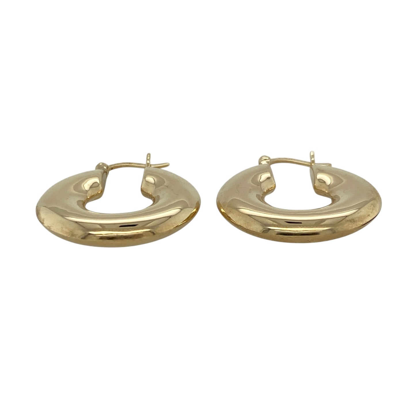 Add timeless simplicity to your jewellery collection with these pre-owned 9ct yellow gold plain hoop creole earrings, featuring a classic polished finish—perfect for everyday wear or effortless styling.

Design: The earrings feature a traditional hoop creole shape with a smooth, plain surface, offering a clean and versatile look that never goes out of style.
Material: Made from 9ct yellow gold, the polished finish enhances the warm tone of the metal, creating a refined and classic appearance.