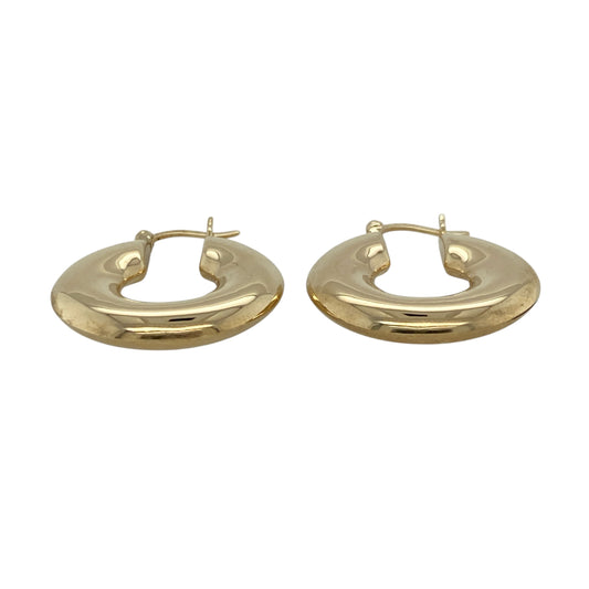 Add timeless simplicity to your jewellery collection with these pre-owned 9ct yellow gold plain hoop creole earrings, featuring a classic polished finish—perfect for everyday wear or effortless styling.

Design: The earrings feature a traditional hoop creole shape with a smooth, plain surface, offering a clean and versatile look that never goes out of style.
Material: Made from 9ct yellow gold, the polished finish enhances the warm tone of the metal, creating a refined and classic appearance.
